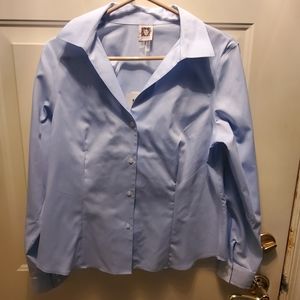 NWT Anne Klein button down scalloped bottom blouse